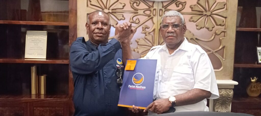 Alfons Sesa – Yakobus Britay Resmi Terima B1KWK Partai Nasdem