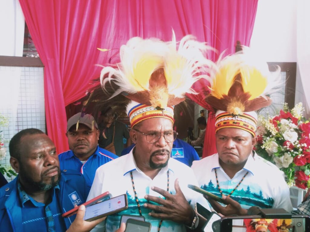 Diusung Partai Demokrat dan PAN, Yunus Wonda-Haris Yoku Resmi Mendaftar ke KPU