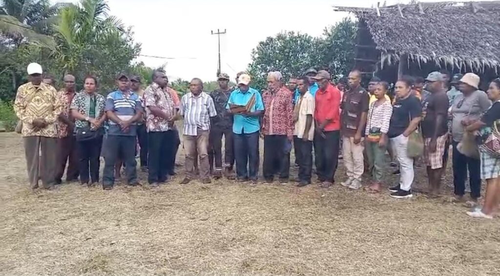 Ondoafi, Kepala Suku dan Masyarakat Adat se- Tanah Tabi Deklarasi Kembali ke UUD 1945