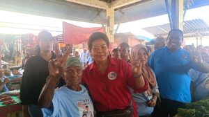 Blusukan ke Pasar Mararena, Yanni-Jemmi Disambut Antusias Warga Sarmi