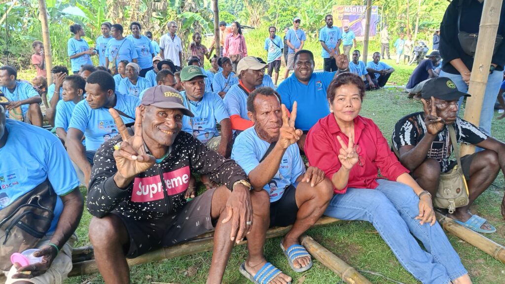 Yanni – Jemmi Dianggap Mampu Buka Keterisolasian, Masyarakat Apawer: Pilih Nomor 2