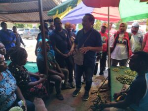 Blusukan di Pasar Pharaa, Cabup JMW Dapat Aspirasi Pedagang Untuk Perbaikan Pasar Sentani