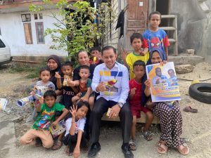 Foto Paslon Nomor 4 Diduga Libatkan Anak-Anak, Publik Soroti Pelanggaran Kampanye