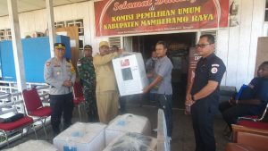 Plt Sekda Sergius Doromi Lepas Distribusi Logistik Pilkada, ke 13 Distrik di Mamberamo Raya