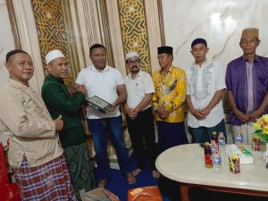 Carel Suebu Serahkan Ratusan Mushaf Al-Qur’an kepada DMI Kabupaten Jayapura