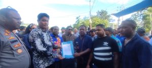 Menolak Beri Keterangan, Sikap Ketua DPRK Jayapura Jadi Sorotan Media