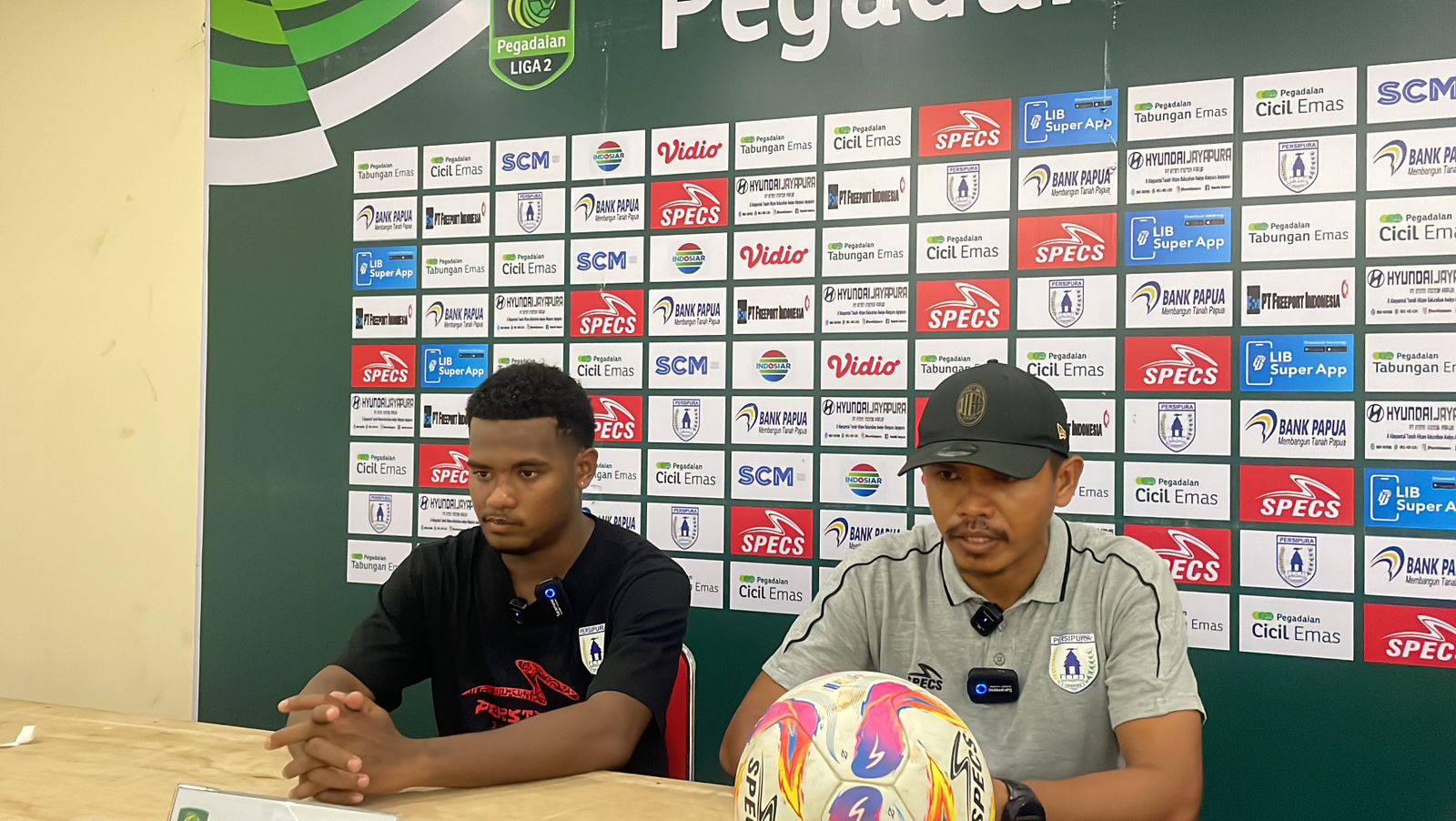 Foto: istimewa / Coach Ricardo Salampessy dan Ramai Rumakiek