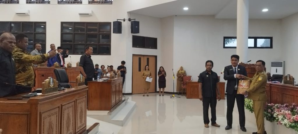 DPRK Jayapura Serahkan Ribuan Aspirasi Masyarakat ke Pj Bupati Jayapura