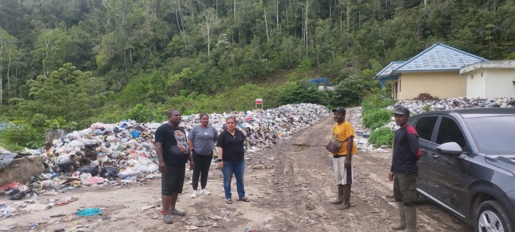 Ketua Komisi D DPRK Jayapura Sidak TPA Waibron, Soroti Penanganan Sampah yang Buruk
