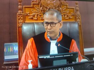 Hakim MK Saldi Isra, Minta Hadirkan YB dalam Sidang Berikutnya