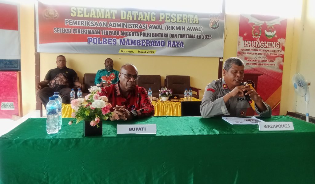 Bupati dan Wakapolres Mamberamo raya saat berikan arahan kepada casis