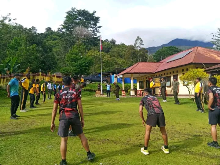 Membangun Sinergi TNI-Polri Melalui Olahraga Bersama di Kelila