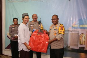 Polres Jayapura Berbagi Takjil di Pesantren, Perkuat Silaturahmi di Bulan Ramadan