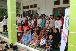 Kapolres Jayapura dan Sat Narkoba Polres Jayapura Berbagi Takjil di Pesantren Papua Tahfidz