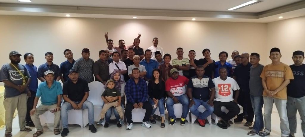 Wabup Haris Yocku Silaturahmi dengan Sopir Taksi Bandara Sentani di Acara Buka Puasa