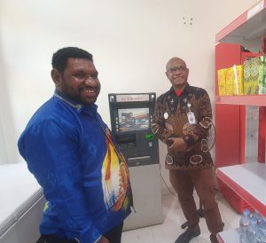 Perluas Akses Keuangan, Wakil Bupati Mambra Resmikan ATM Bank Papua di Burmeso
