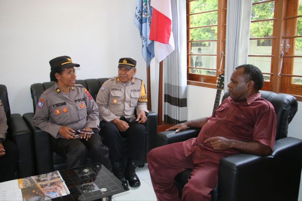 Polres Jayapura Gandeng SMA YPPGI Yahim Sentani Sosialisasi Kesadaran Hukum dan Keberagaman