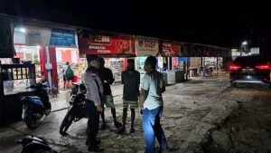 Patroli Malam Polres Keerom: Membangun Keamanan Lewat Dialog dan Kepedulian Sosial