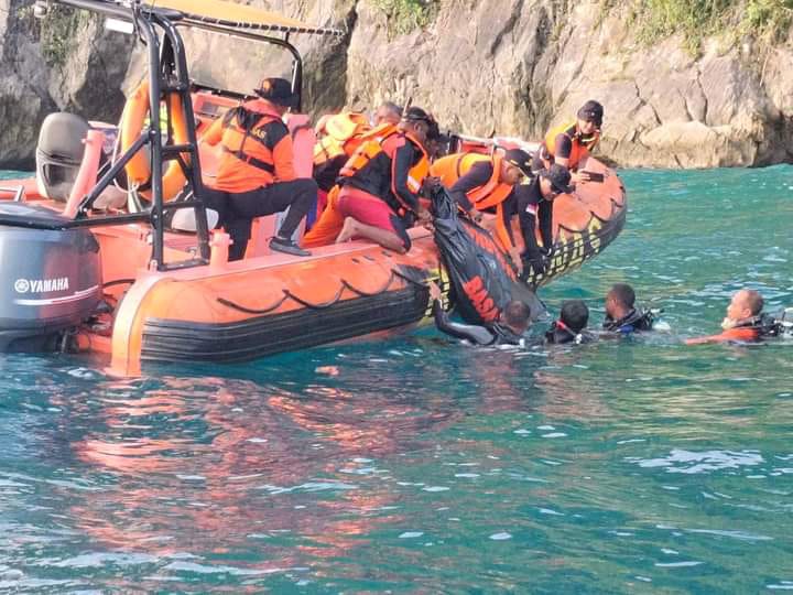 TNI-AL dan Tim SAR Berhasil Temukan Korban Tenggelam di Pantai Base’G Kanan