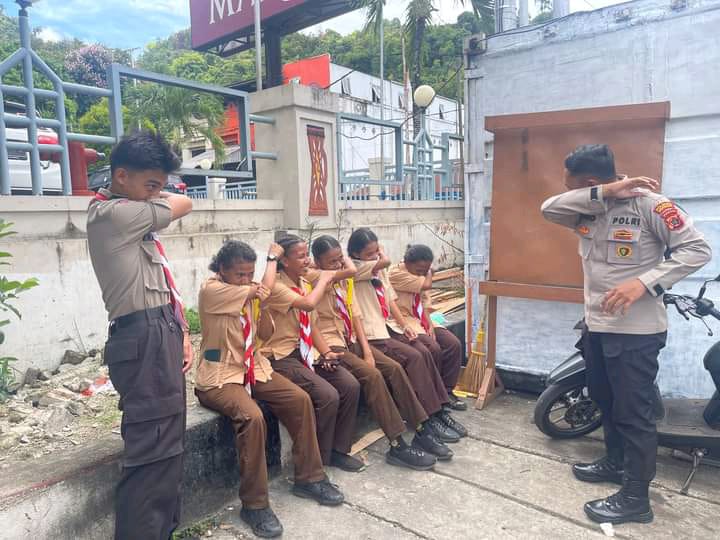 Belajar dari Hal Sederhana: Polisi Ajarkan Etika Batuk dan Bersin untuk Cegah Penyakit