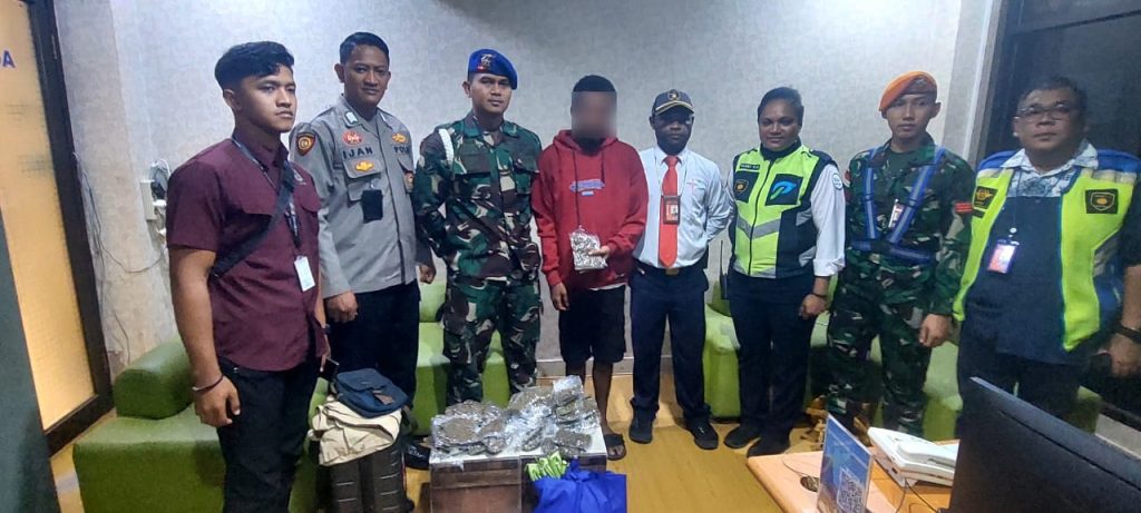Calon Penumpang Tujuan Timika Diamankan Bawa 50 Paket Ganja Kering di Bandara Sentani