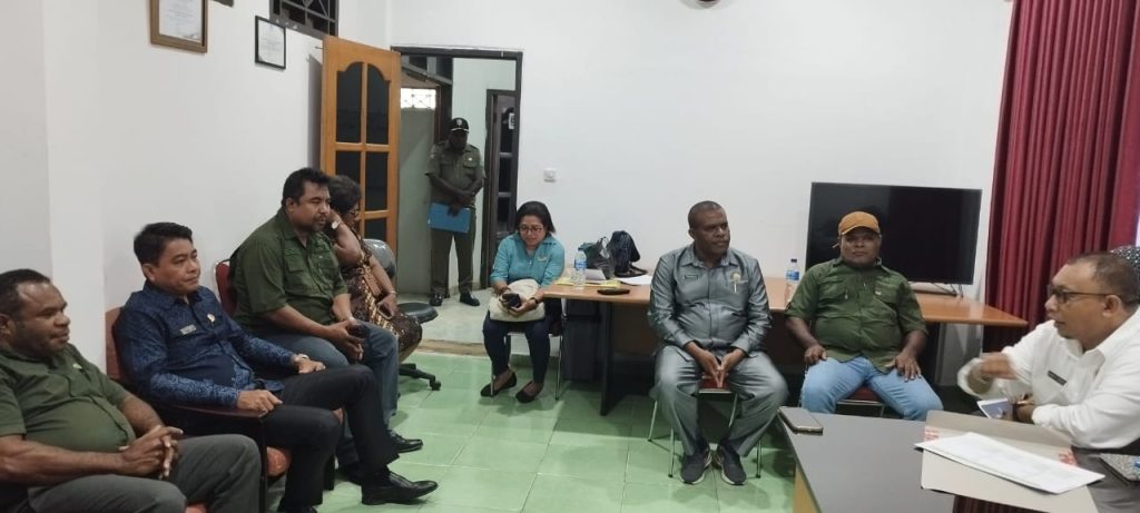 Komisi A DPRK Jayapura Kunjungi Disdukcapil, Bahas LKPj dan Efisiensi Anggaran