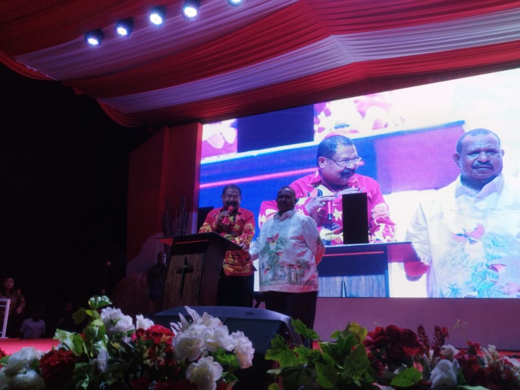 Ribuan Warga Hadiri Ibadah Syukur Gubernur Papua Pegunungan di Sentani