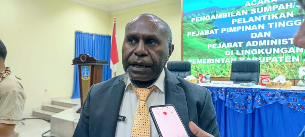 Anton Mote Resmi Jabat Plt Kadinkes, Siap Genjot Pelayanan Kesehatan Merata Sesuai Visi Misi Bupati dan Wakil Bupati Jayapura