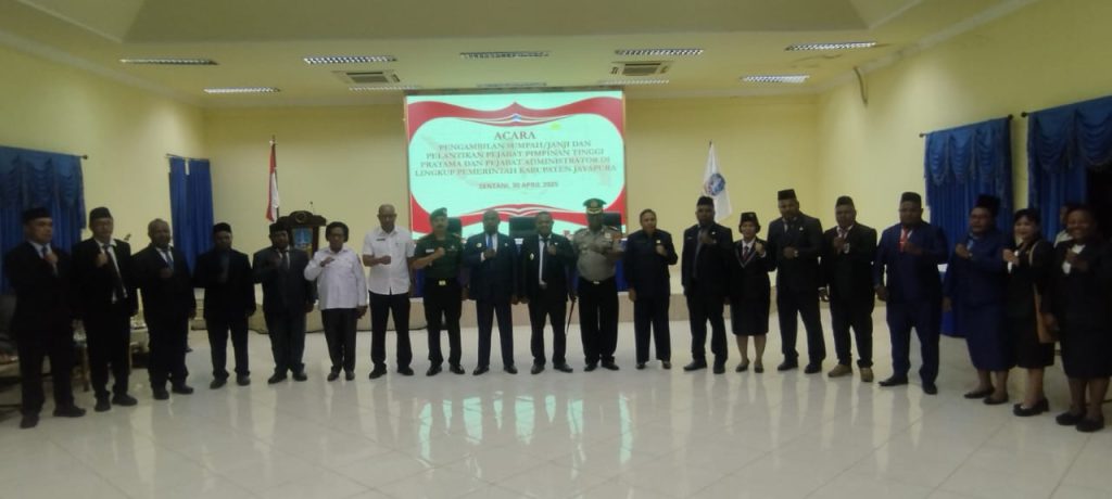 Bupati Jayapura Yunus Wonda Lantik Sejumlah Pejabat Pimpinan Tinggi Pratama dan Administrator