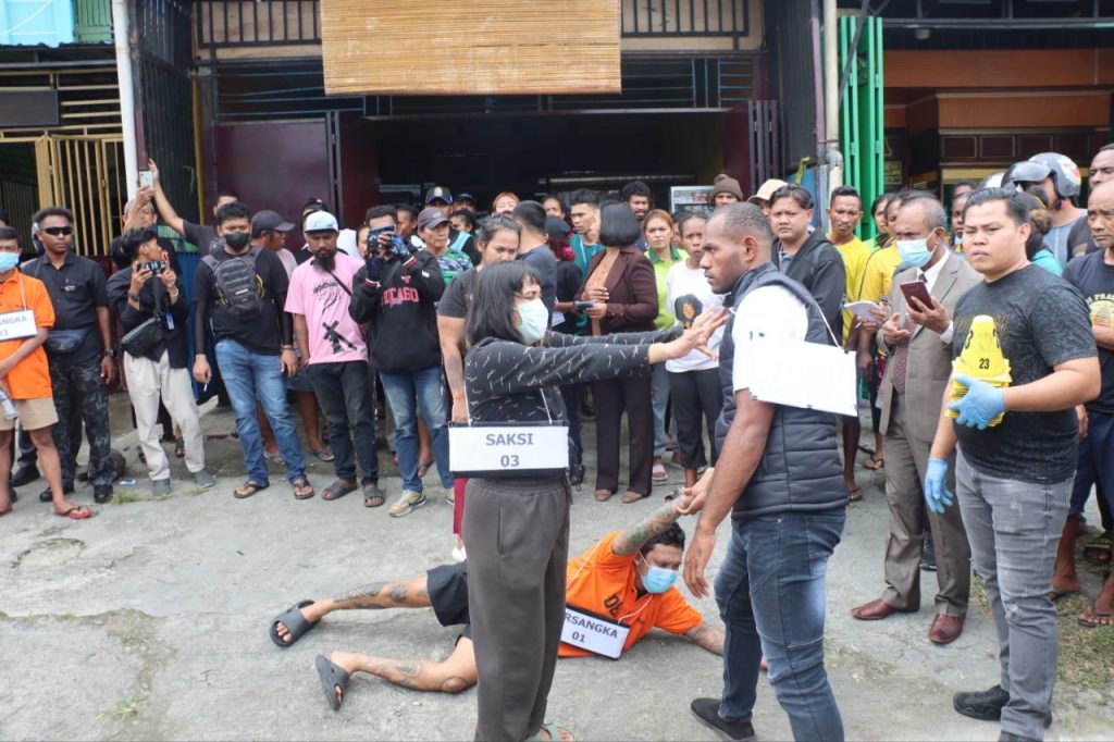 Rekonstruksi Kasus Penganiayaan Berat di Cafe Sisil, Tiga Tersangka Peragakan Aksi Kekerasan yang Tewaskan Anggota TNI