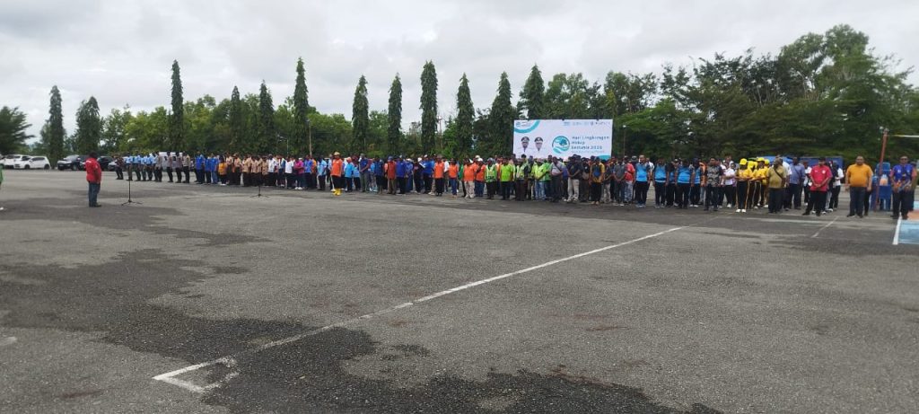Peringati HLHS 2025, Pemkab Jayapura Gelar Apel dan Aksi Bersih Sampah Plastik