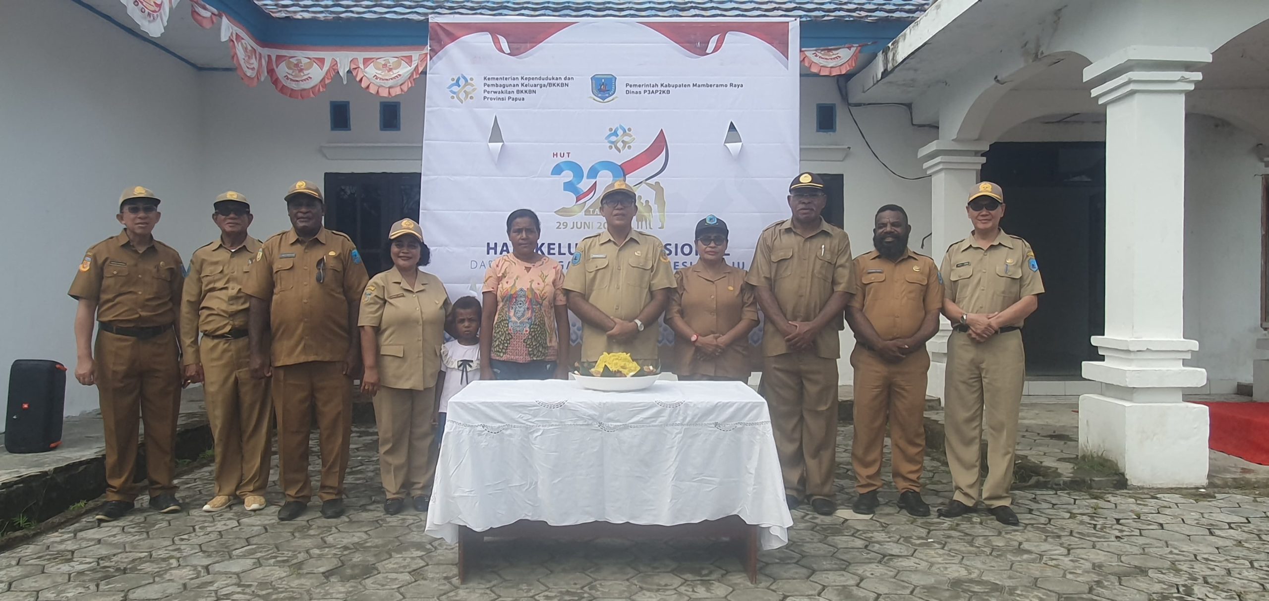 Sekda Manogar Sirait Foto bersama Pimpinan OPD