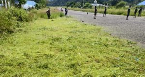 Kadishub Mambra Turun Langsung Bersihkan Bandara Kasonaweja
