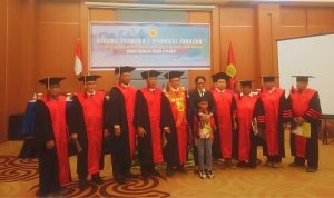 Ade Irma Suryani Safanpo Raih Gelar Doktor Lewat Disertasi tentang Mitigasi Bencana Berbasis Kearifan Lokal di Kabupaten Jayapura