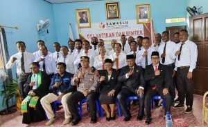 Jelang PSU Pilgub, Bawaslu Mambra Lantik dan Bekali Panwas Distrik