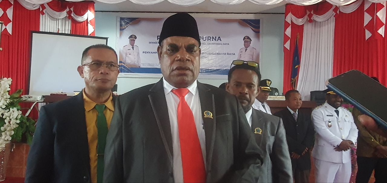 Elias Besutey, S.Pd Ketua DPRK Mamberamo Raya