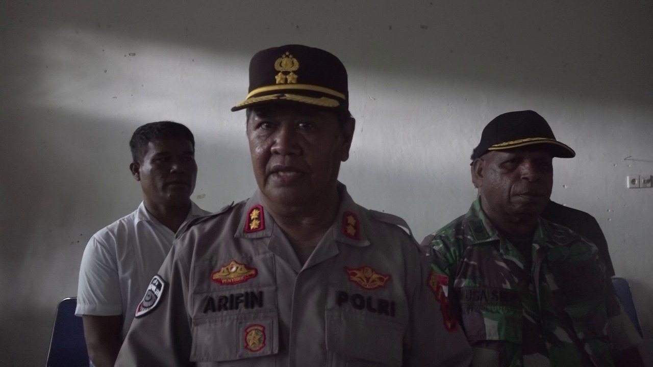 Kapolres Mamberamo Raya AKBP. Arifin didampingi Pabung 1712 Sarmi Perwakilan Mamberamo Raya Mayor. Musa Siep, ketika memberikan keterangan pers usai melakukan tatap muka bersama seluruh kepala distrik dan kepala kampung di Kasonaweja selasa ( 8/7/2025 )