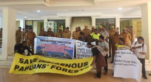 Forum Pemuda dan Masyarakat Peduli Cycloop Demo di Kantor Bupati Jayapura, Tolak Keras Tambang Nikel