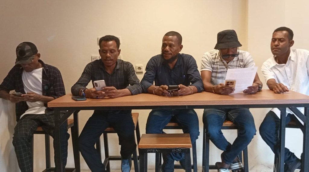 Aktivis Waropen Desak Bupati FX Mote Tepati Janji 100 Hari Kerja