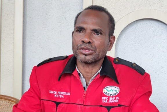 Yakob Fiobetauw: Bendera Merah Putih Bukan untuk Dipermainkan