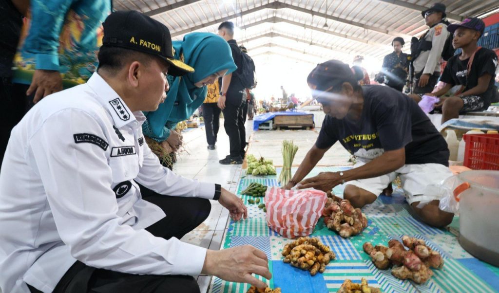 Tinjau Pasar Aroro-Iroro, Pj Gub Papua: Harga Stabil, Aktivitas Ekonomi Aman dan Nyaman