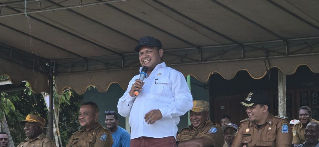 Kemtuk Gresi Meriah! Wabup HRY Buka Turnamen Voli, Sambut HUT RI ke-80