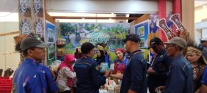 Produk Unggulan Jayapura Curi Perhatian di Expo KTNA 2025, Puluhan Pembeli Serbu Stand Pemkab