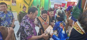 Pengunjung Rela Lewati Stan Lain Demi Kerajinan Papua di Expo Kontak Tani