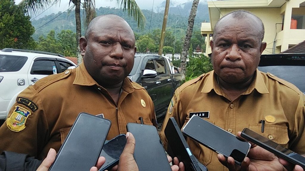 Transformasi Digital Berlanjut, Yaan Yoku Resmi Gantikan Gustaf Griapon di Kominfo Jayapura