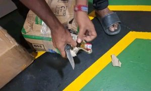 Polsek KPL Jayapura Amankan Puluhan Botol Miras Ilegal di KM Cantika Lestari 88