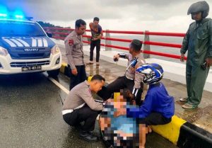 Polantas Jayapura Selamatkan Wanita Muda dari Aksi Bunuh Diri di Jembatan Youtefa