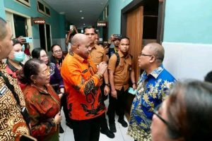 “Sidak Mengejutkan di RSUD Abepura, Gubernur Fakhiri Temukan Banyak Kejanggalan”