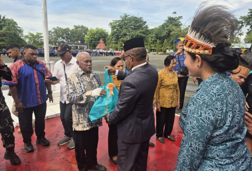 Rayakan Hari Pahlawan, Pemkab Jayapura Santuni Keluarga Pejuang dan Salurkan BLT Rp7,8 Miliar