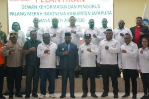 “PMI Jayapura Dilantik, Bupati Yunus Wonda Minta Bergerak Cepat Layani Masyarakat”